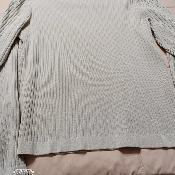 Appleseeds casual sweater New without tags - Picture 3 of 3